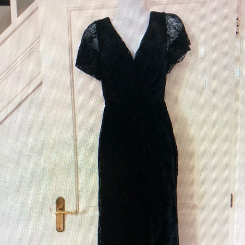 Elegant Black Lace Dress